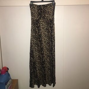 Full tilt leopard maxi skirt in women's small.